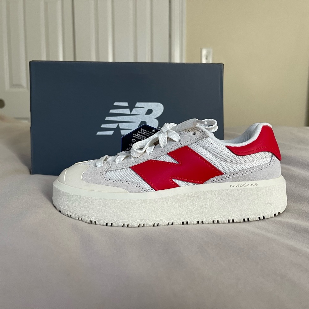 New Balance 302 Red   Women’s 6, Men 4.5